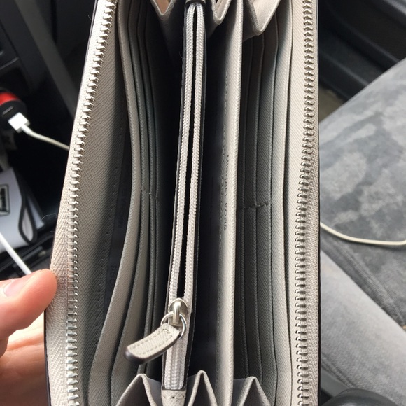 Michael Kors Wallet - Picture 3 of 4